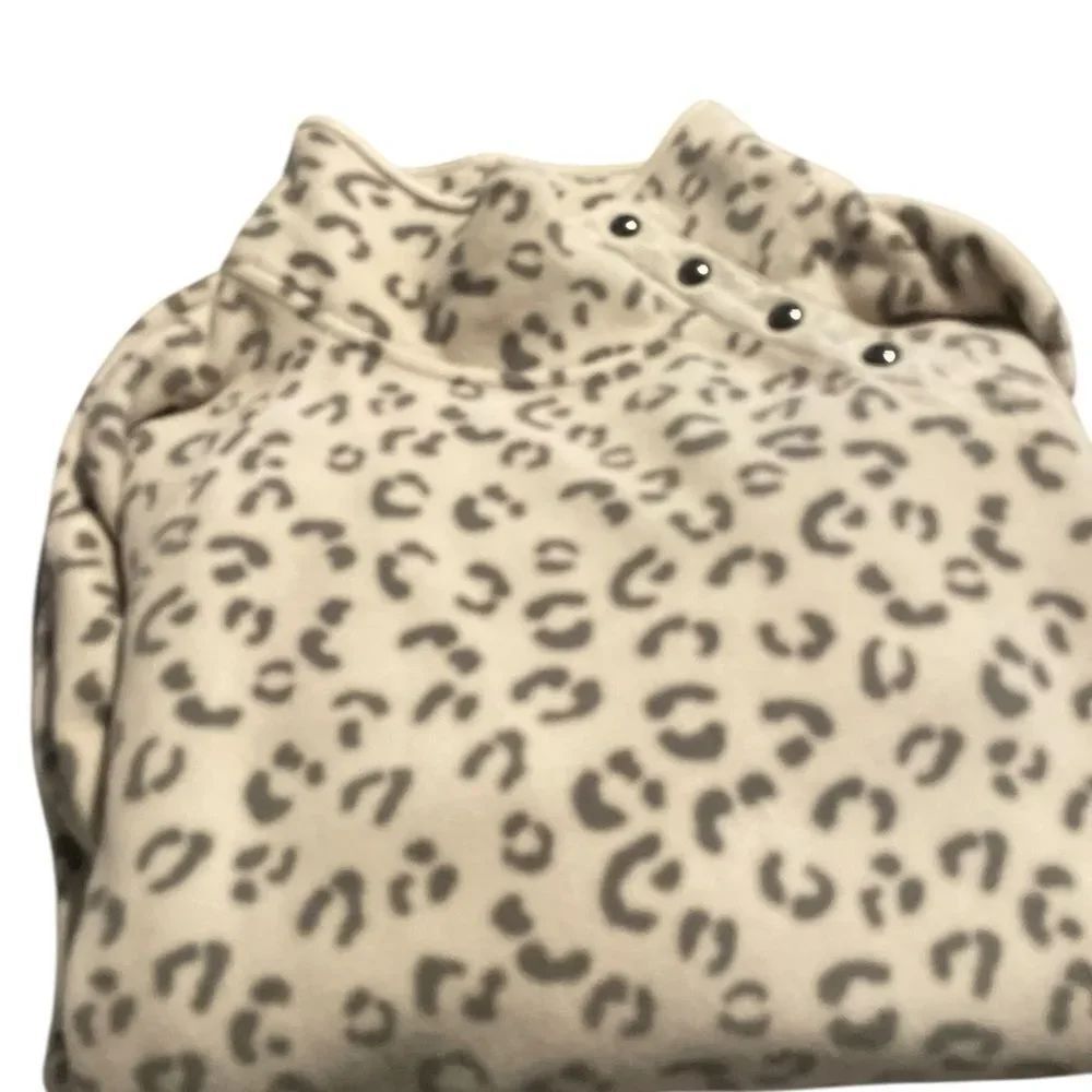 Green TEA size large Leopard Print Fleece Pullover excellent like new